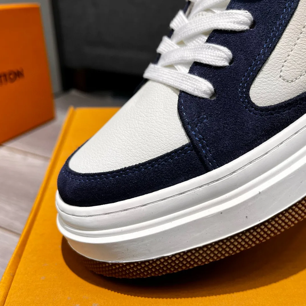Factory price: 460💰LV's new casual high-top men's shoes👉 👉 Fashionable and versatile, 💞 Simple and elegant style, 🔊 The fabric is made of imported cowhide, ☑️breathable mesh lining, original wear-resistant rubber outsole, exclusive new style, taken in kind, five colors available, code number: 38-44, (45 can be customized)